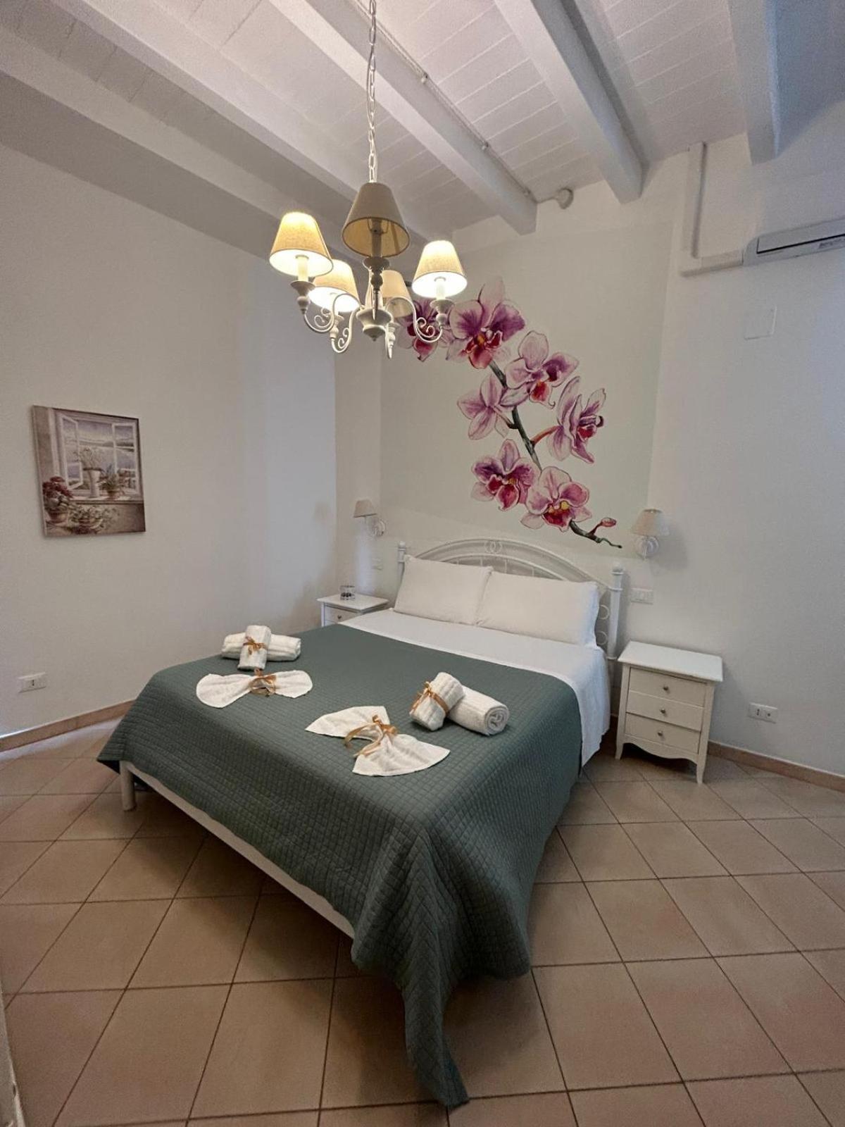 My Monopoli- Casa Dei Fiori "Orchidea" Centro Storico Hotel ภายนอก รูปภาพ